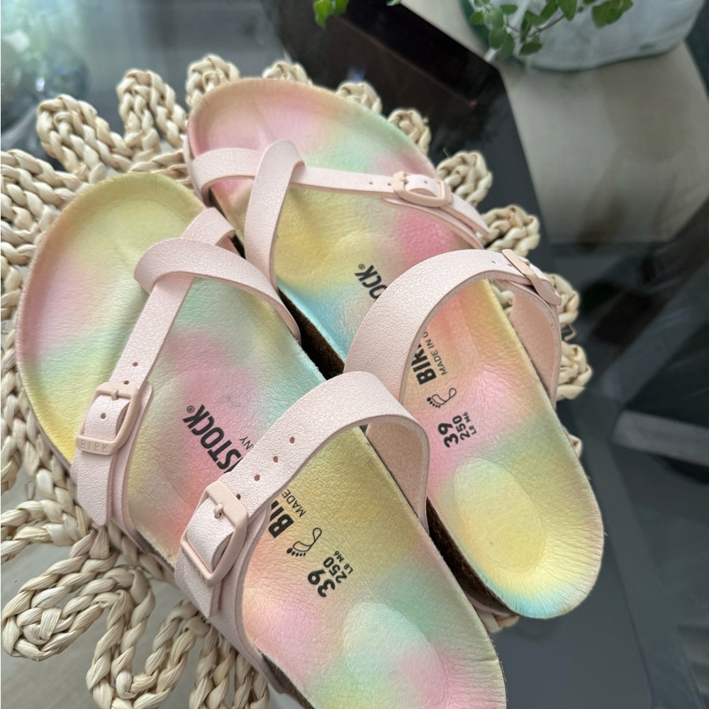 NWT Birkenstock Pink Sandals with Adjustable Straps 🦄